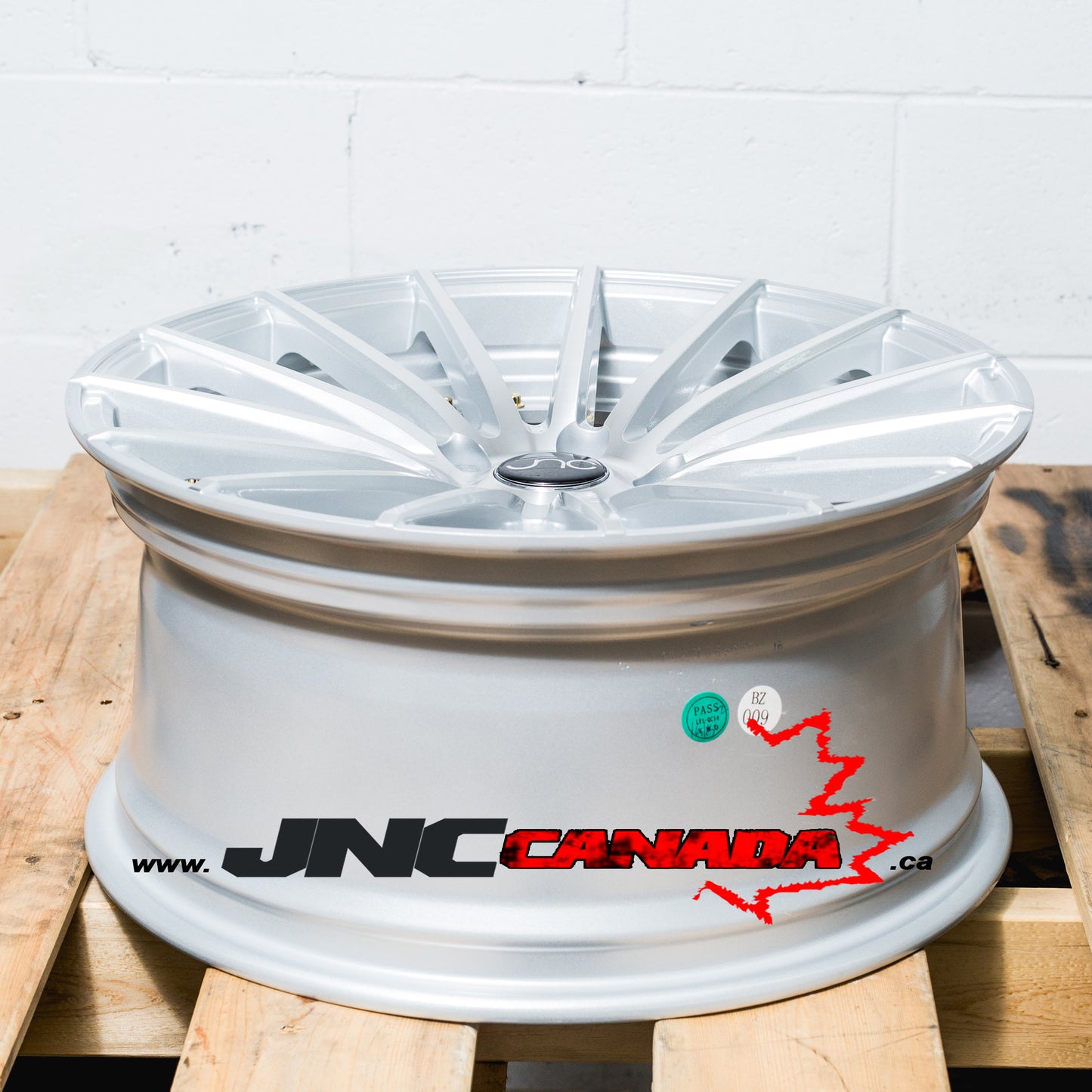 JNC 042 - Silver Machined Face Gold Rivets